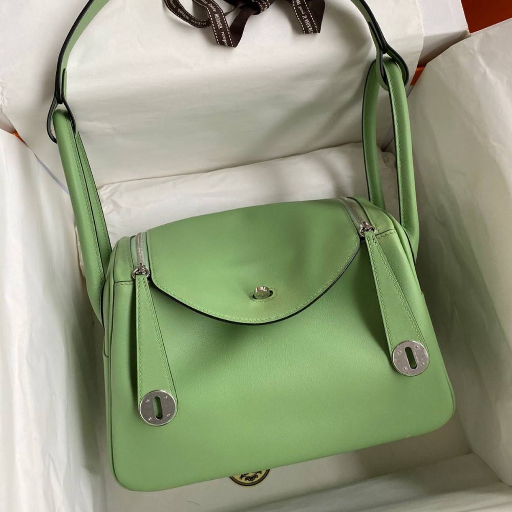 Hermes Lindy 26 Handmade Bag In Vert Criquet Swift Calfskin